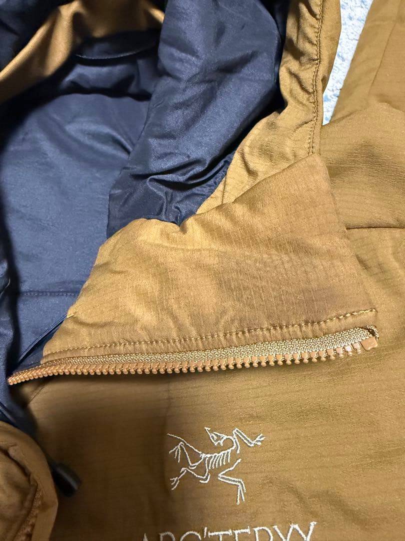 ARC'TERYX アークテリクス Atom AR Hoody M ベージュ ARC'TERYX アークテリクス Atom AR Hoody M ベージュ