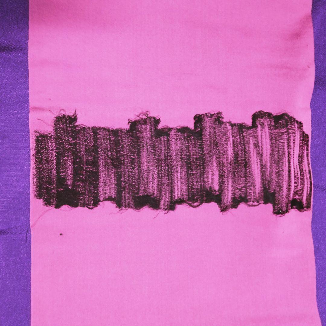 せんが 赤紫地に黒の刺繍がお洒落な反物 ハヌイ済 京都室町 呉服店 7G8YJ-m58912007835 お召着物地 正絹 れあり