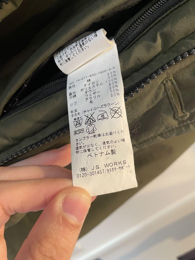 カーキ