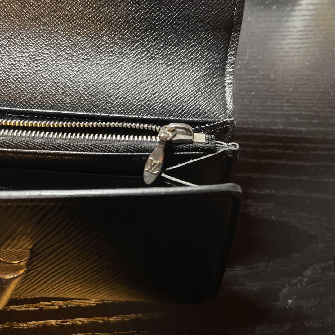 LOUIS VUITTON エピレザー 二つ折り財布 ブラック Louis Vuitton エピ二つ折り財布 ブラック レザー