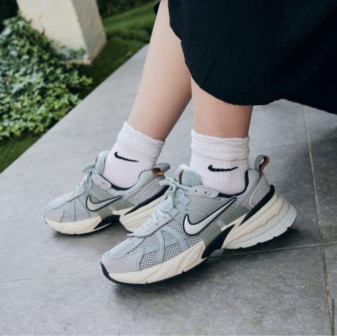 専用未使用　ナイキ　V2Kラン　WMNS NIKE V2K RUN 24cm