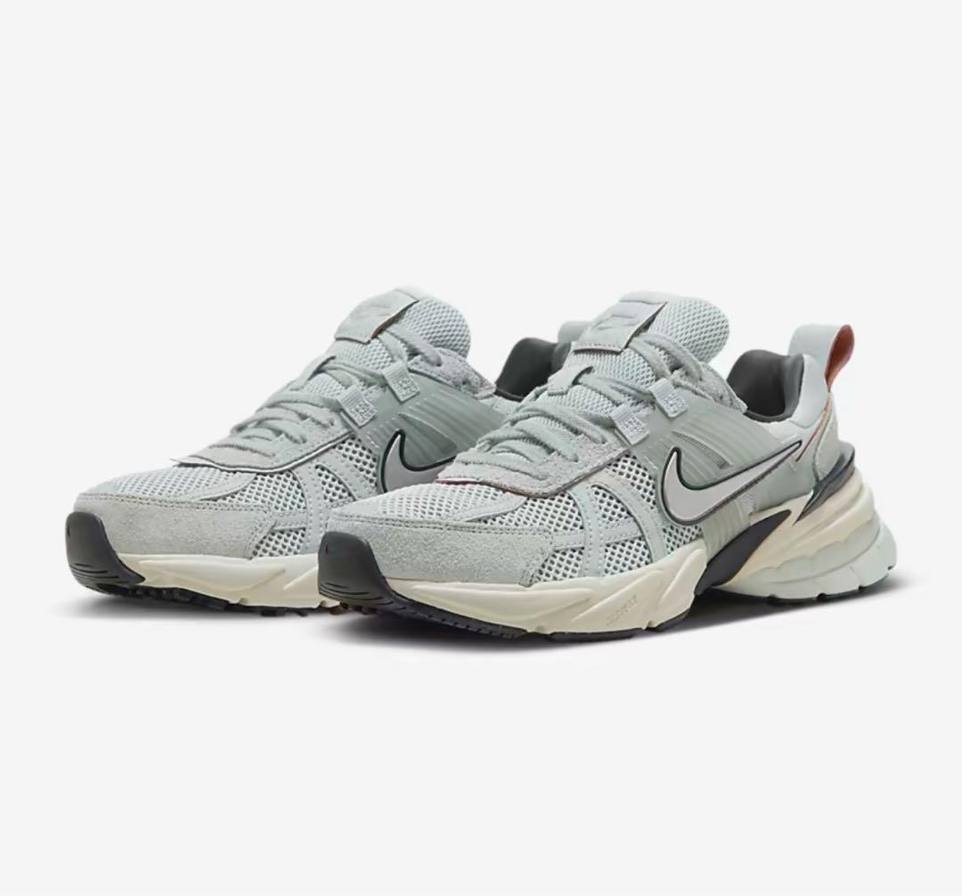 専用未使用　ナイキ　V2Kラン　WMNS NIKE V2K RUN 24cm