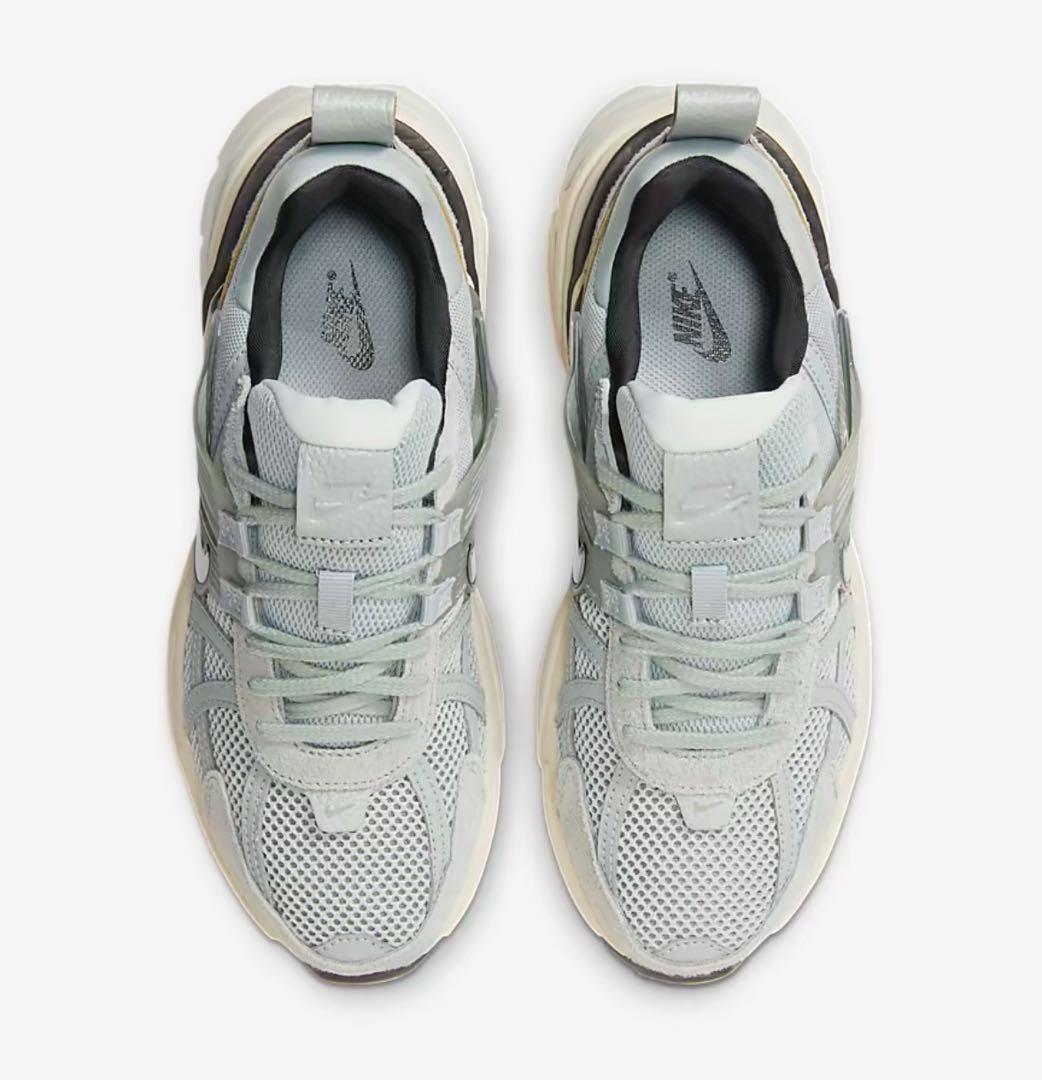 専用未使用　ナイキ　V2Kラン　WMNS NIKE V2K RUN 24cm