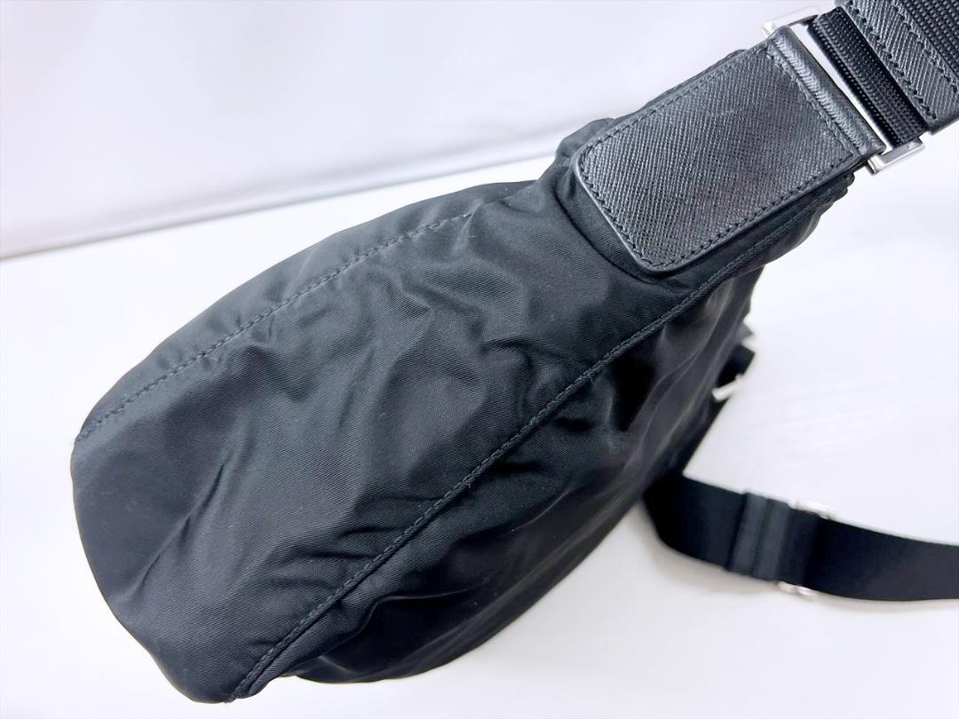 美品　PRADA　プラダ　ロゴ　ショルダーバッグ　ナイロン　黒　1BC421
