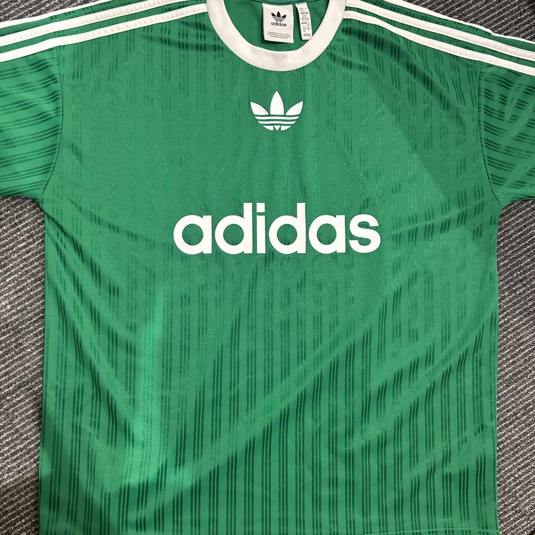 adidasオリジナル　Tシャツ