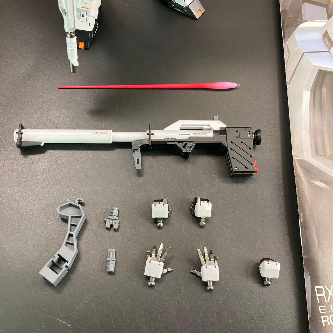 RG νガンダム（ダブルフィンファンネル装備型）　塗装済み完成品ガンプラ