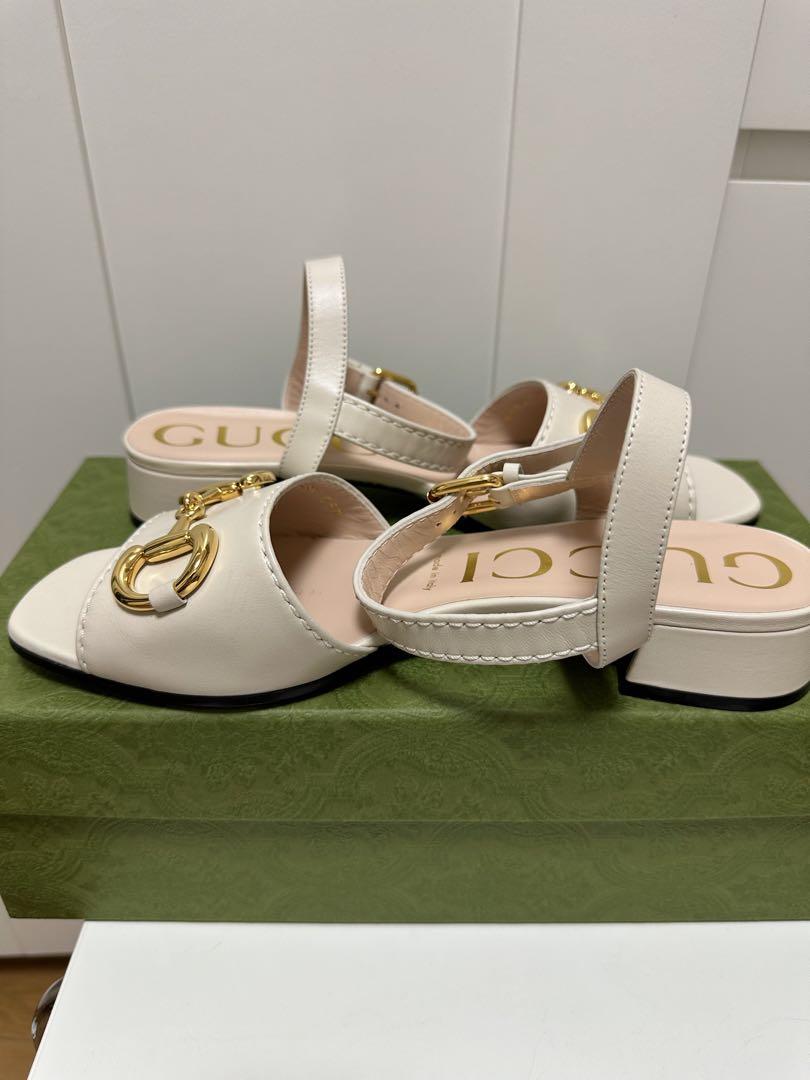 GUCCI ベージュ サンダル ゴールドチェーン