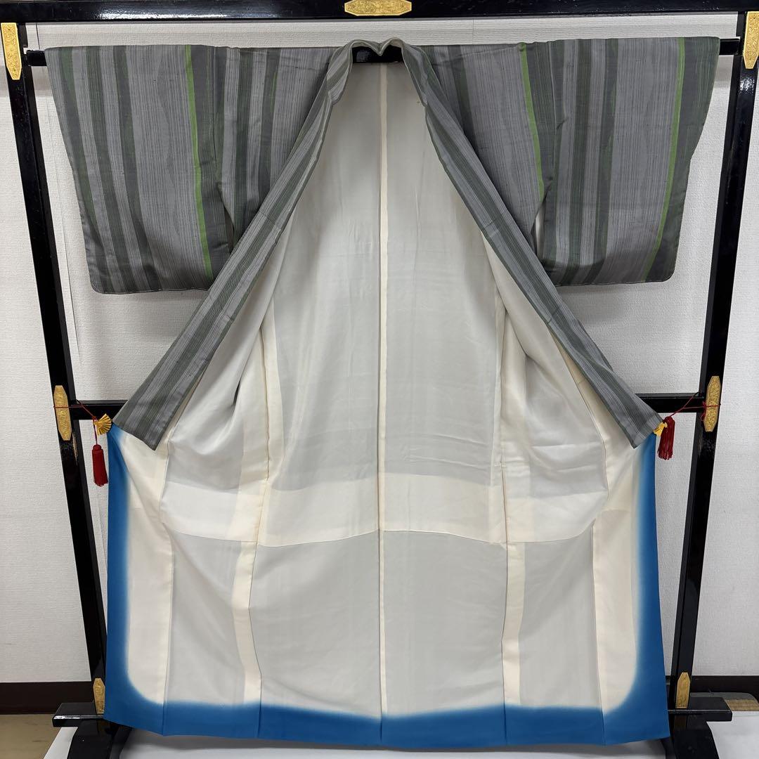 縞の粋な紬着物 グレー地に黄緑の絣 味わい紬 正絹 AK-7208