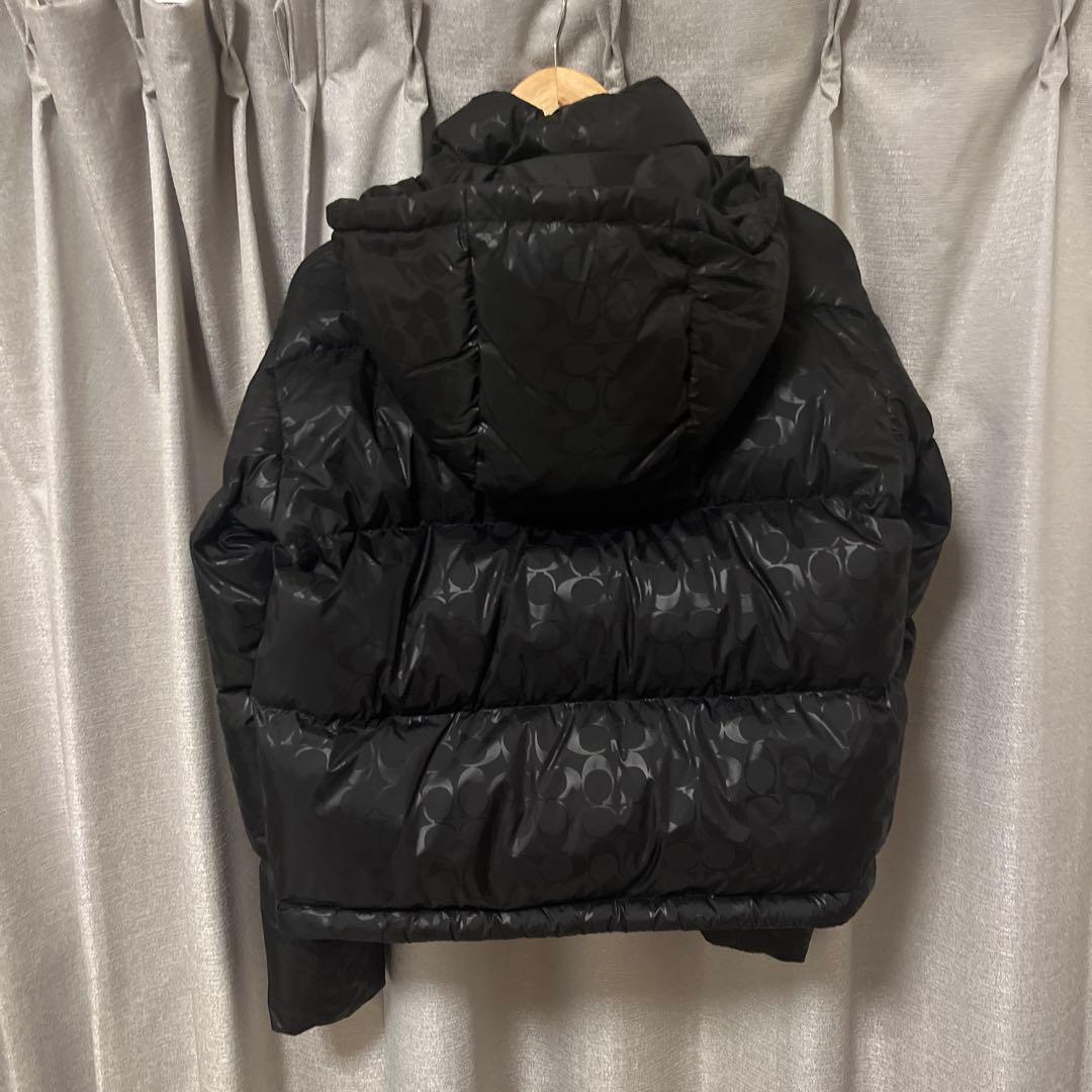 COACH 黒 ダウンジャケット 帽子取り外し可能 保管袋付き COACH 黒 ダウンジャケット 帽子取り外し可能 保管袋付き