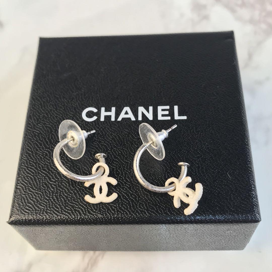 CHANEL シャネル　ピアス　ココマーク　ロゴ　ホワイト　箱付き