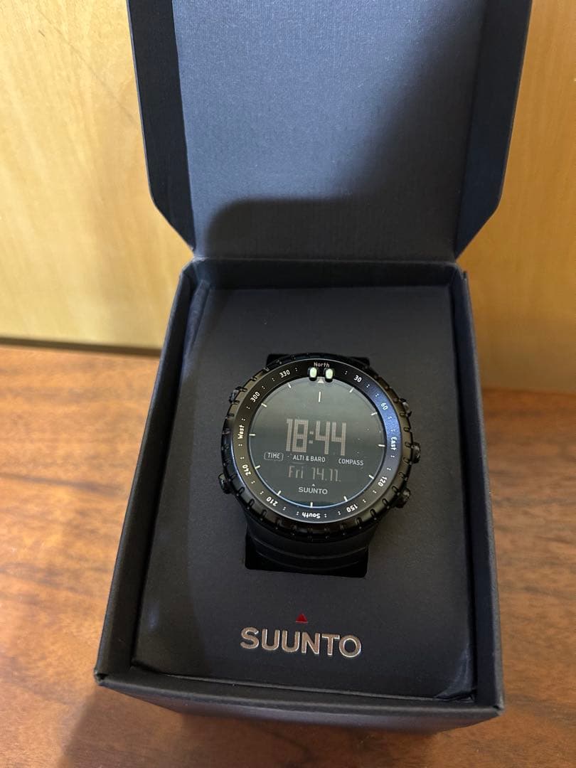 SUUNTO デジタル腕時計 オールブラック 純正交換ベルト 予備電池付属