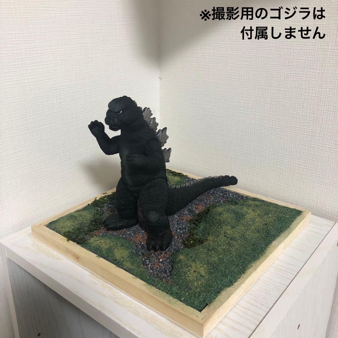 ハンドメイドの怪獣です。
