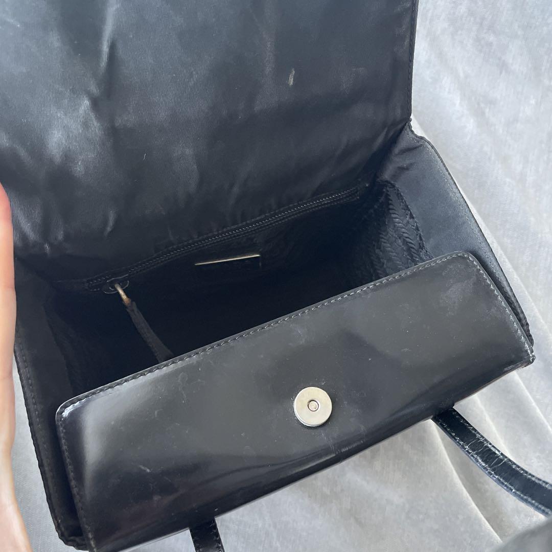 PRADA プラダ エナメルレザー ハンドバッグ黒