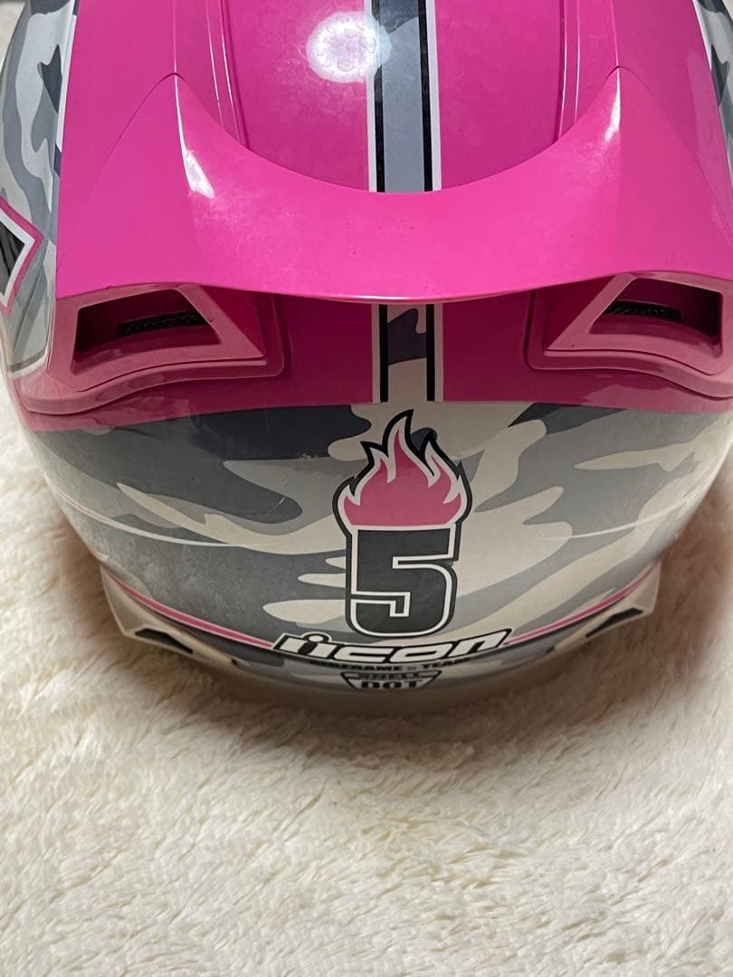 ピンク ヘルメット