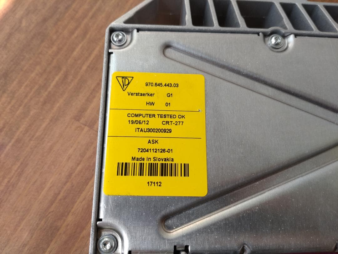 最新デザインの ポルシェ パナメーラ ハイブリット 純正アンプ カー