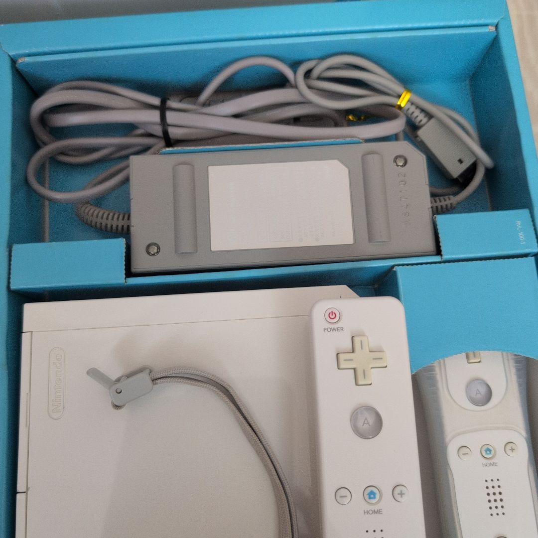 Amazon.co.jp: Wii本体(シロ) Wiiリモコンプラス2個、Wii