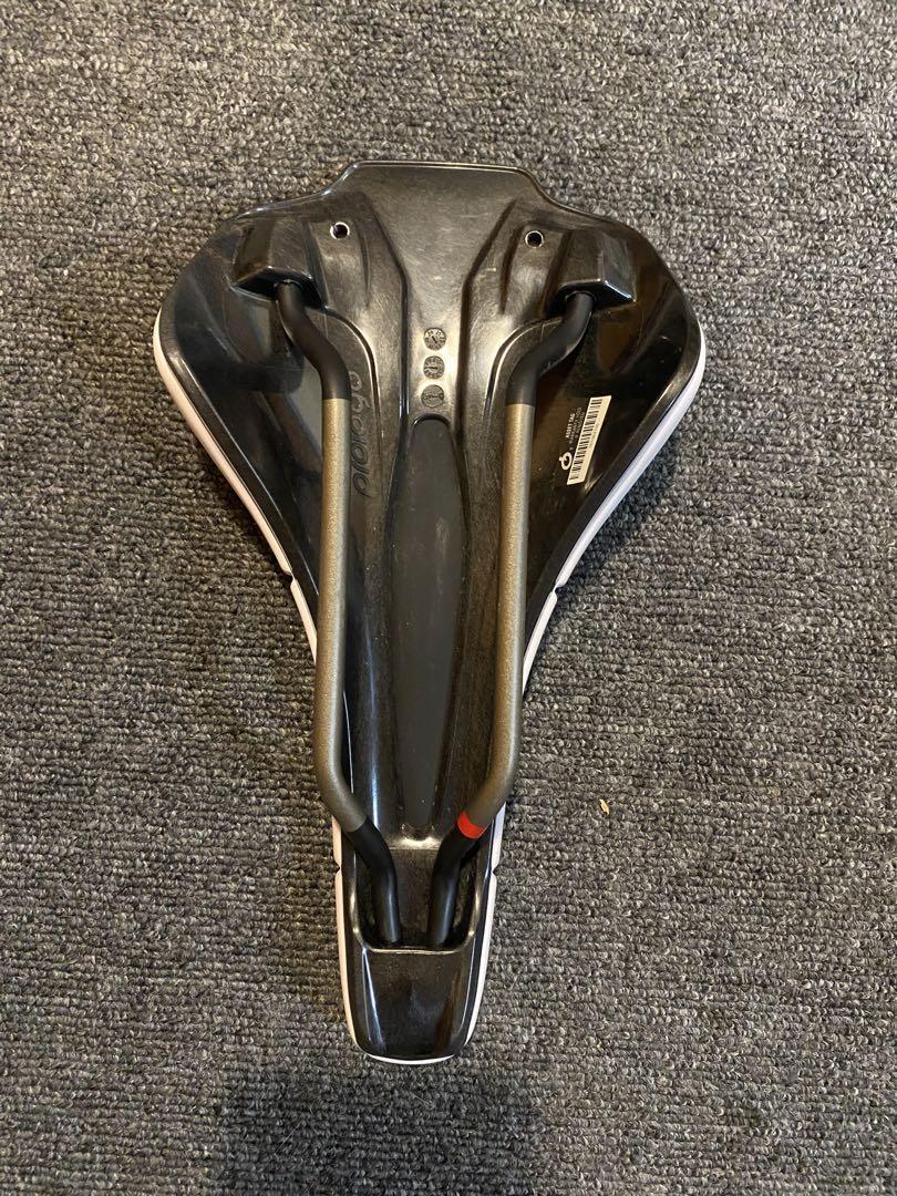 Endurance & short nose bike saddle - Tempo Argo R5 - Fizik