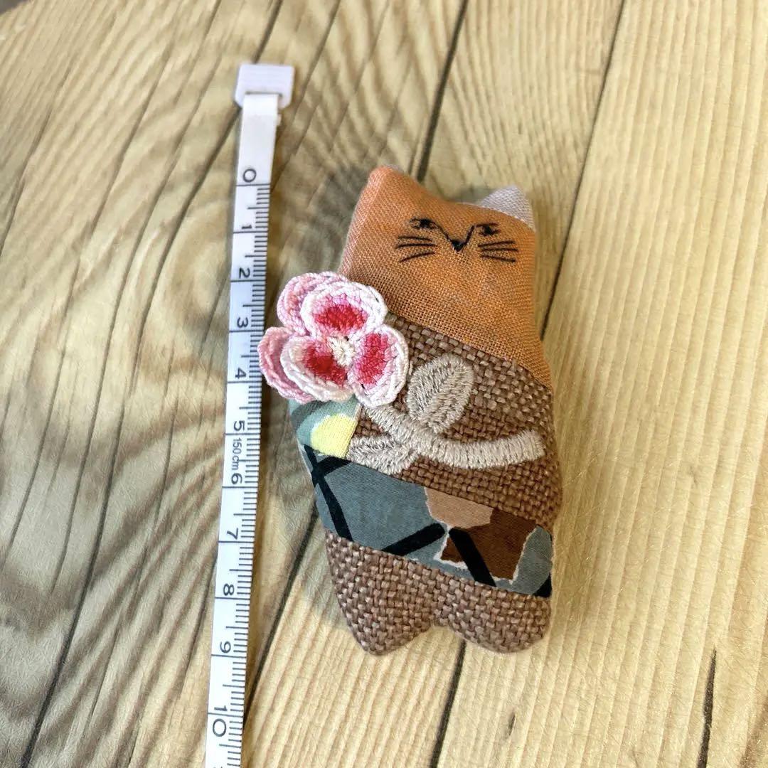 ミナペルホネン ハンドメイド お花を持ったねこちゃん