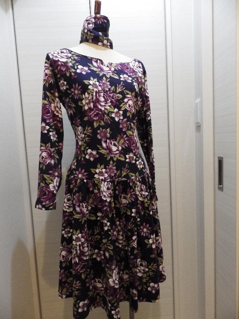 メルカリ Lois Crayon ロイスクレヨン 花柄模様ワンピース M ひざ丈ワンピース 6 300 中古や未使用のフリマ