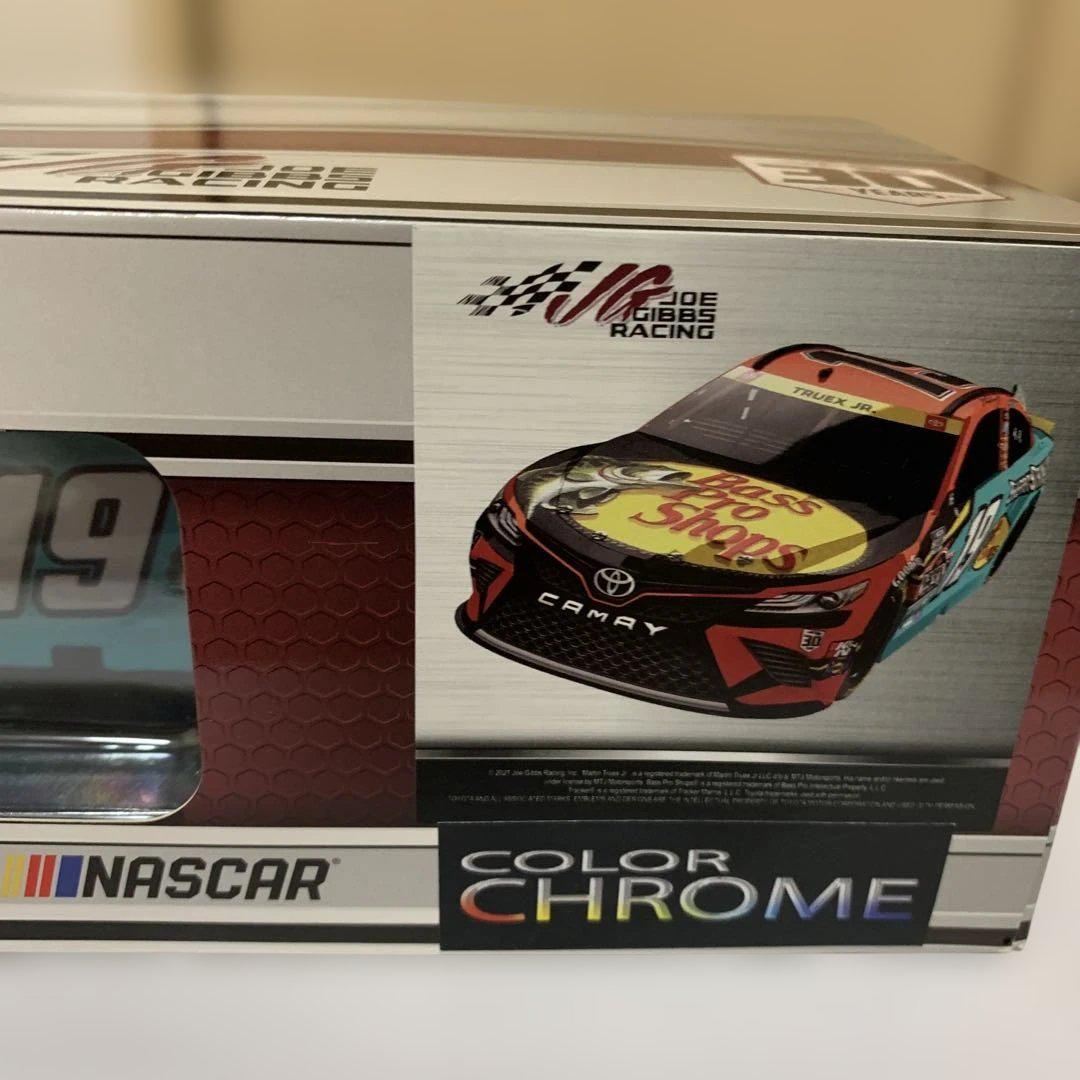 Toyota Camry Truex Jr. ミニカー 1/24