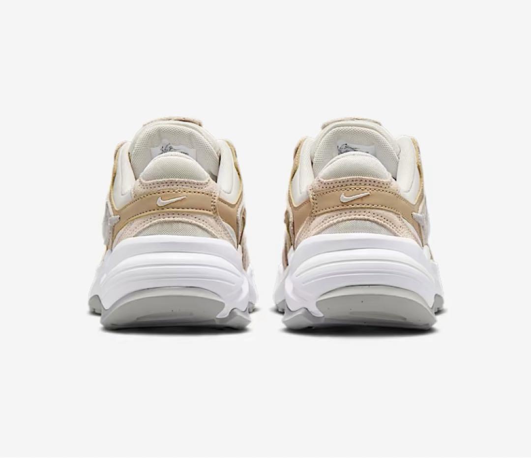 未使用　NIKE ナイキ　W AL8 23.5cm