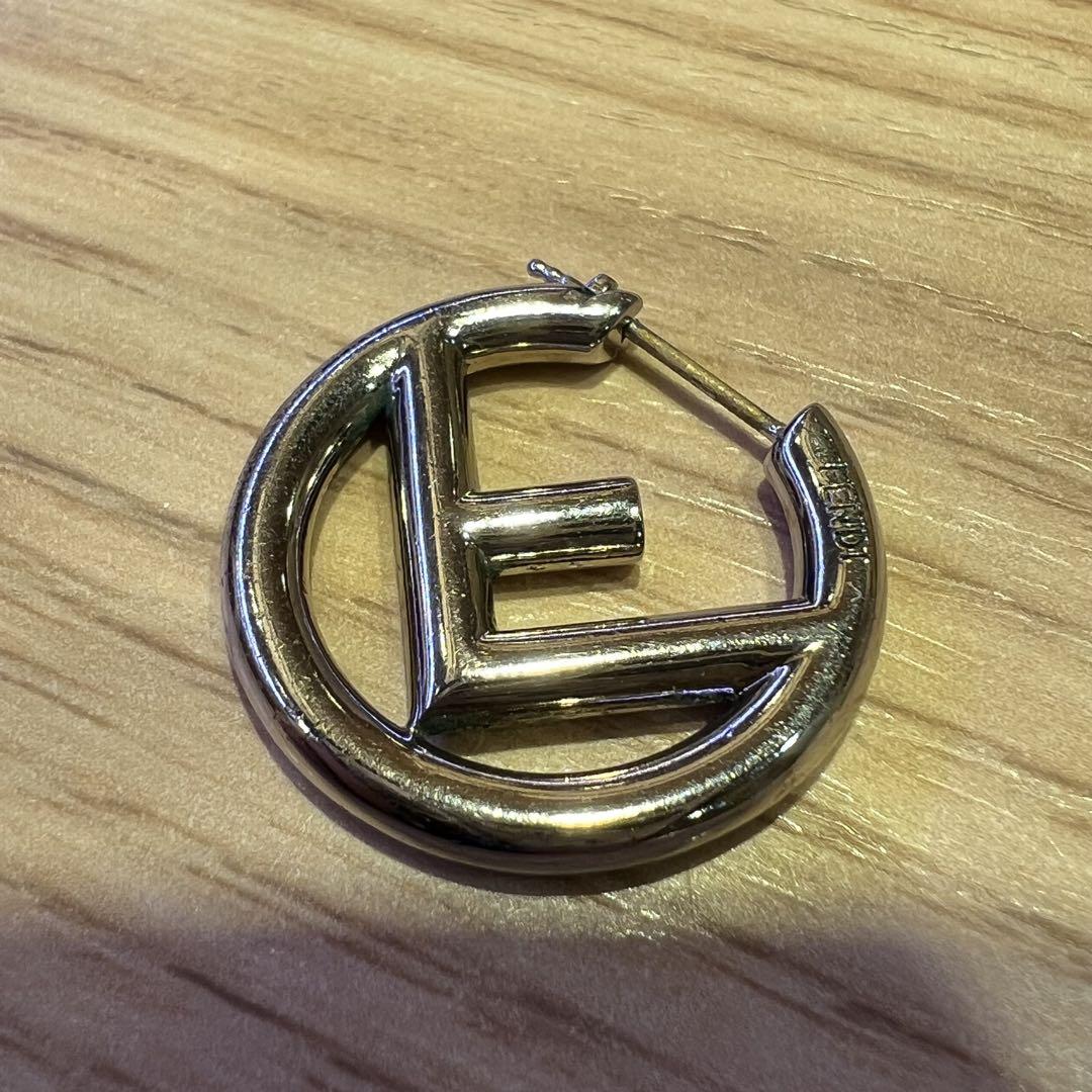 FENDI FFロゴ ピアス(片耳のみ)