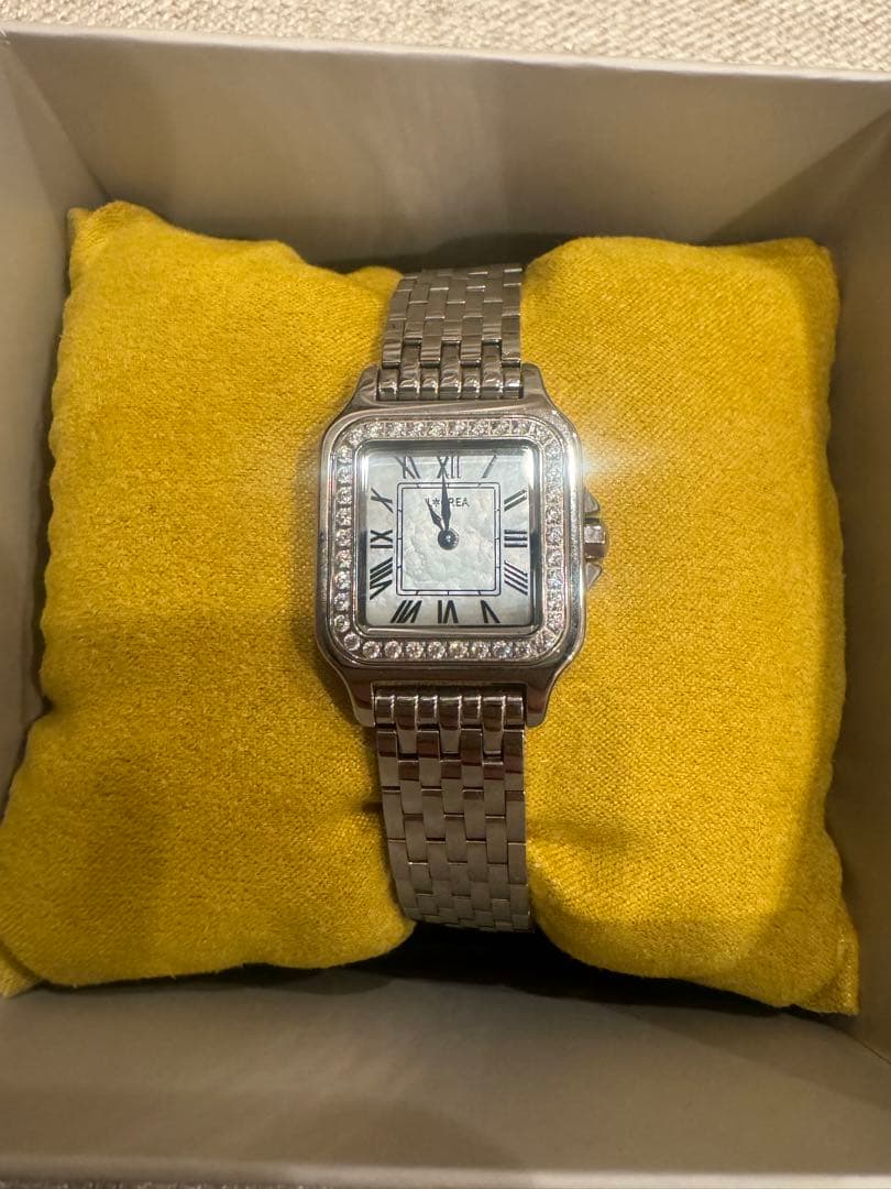 L'CREA シルバー スクエア型時計