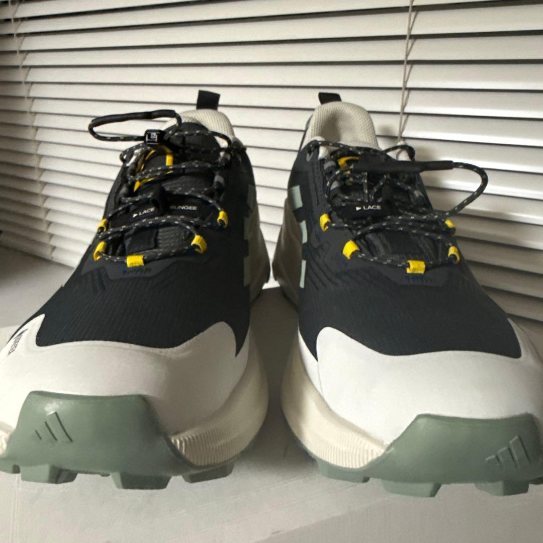 新品未使用　現行販売中　アディダス GORE-TEX ハイキング