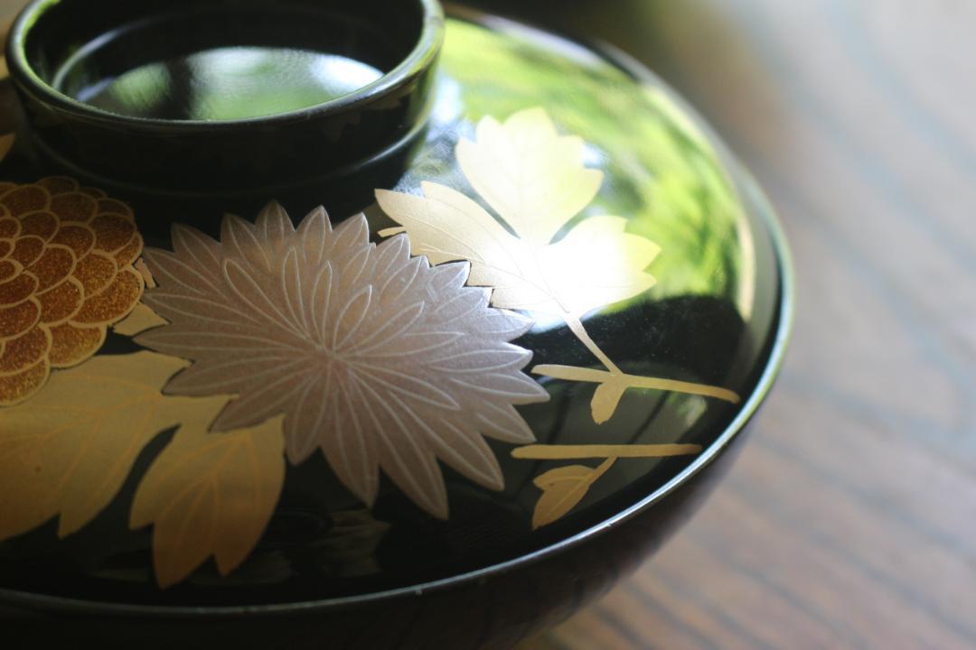 時代逸品！塗分け漆に極上研ぎ出し大根蒔絵の映える煮物椀2点