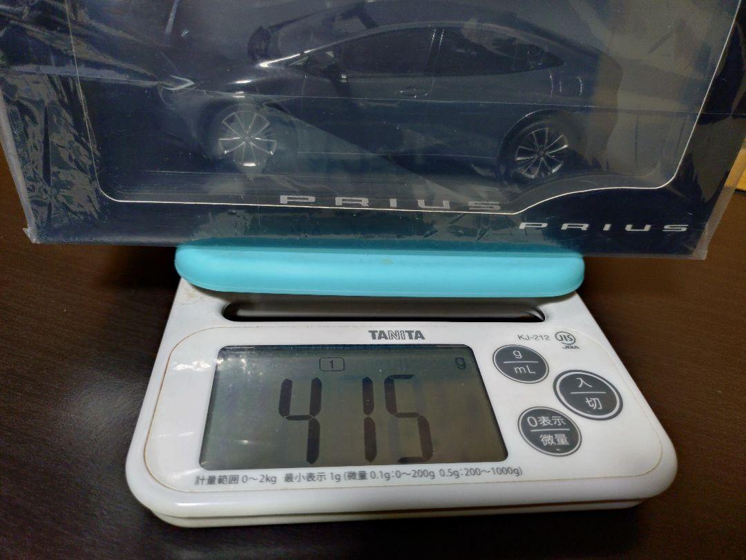 トヨタ　新型プリウス　ミニカー　アッシュ