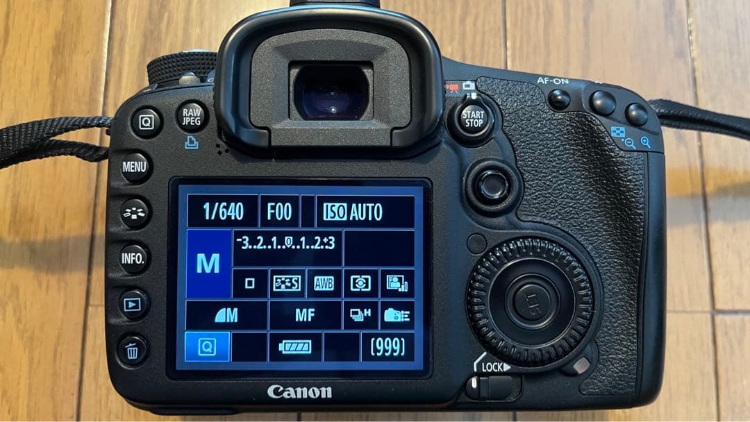 Canon EOS 7D デジタル一眼レフセット Canon EOS 7D デジタル一眼レフセット