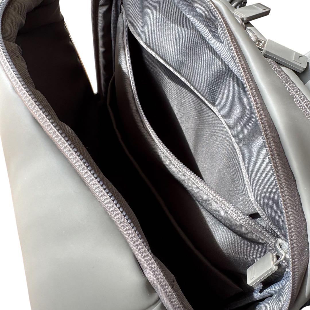 【美品】カンペール GUAY リュック PU素材 ロゴ マット グレー
