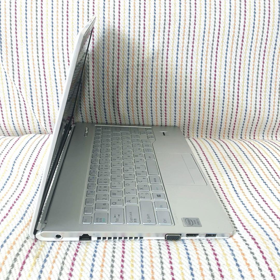 ジャンク】富士通ノートパソコン LIFEBOOK SH75/P 白 カメラ付き