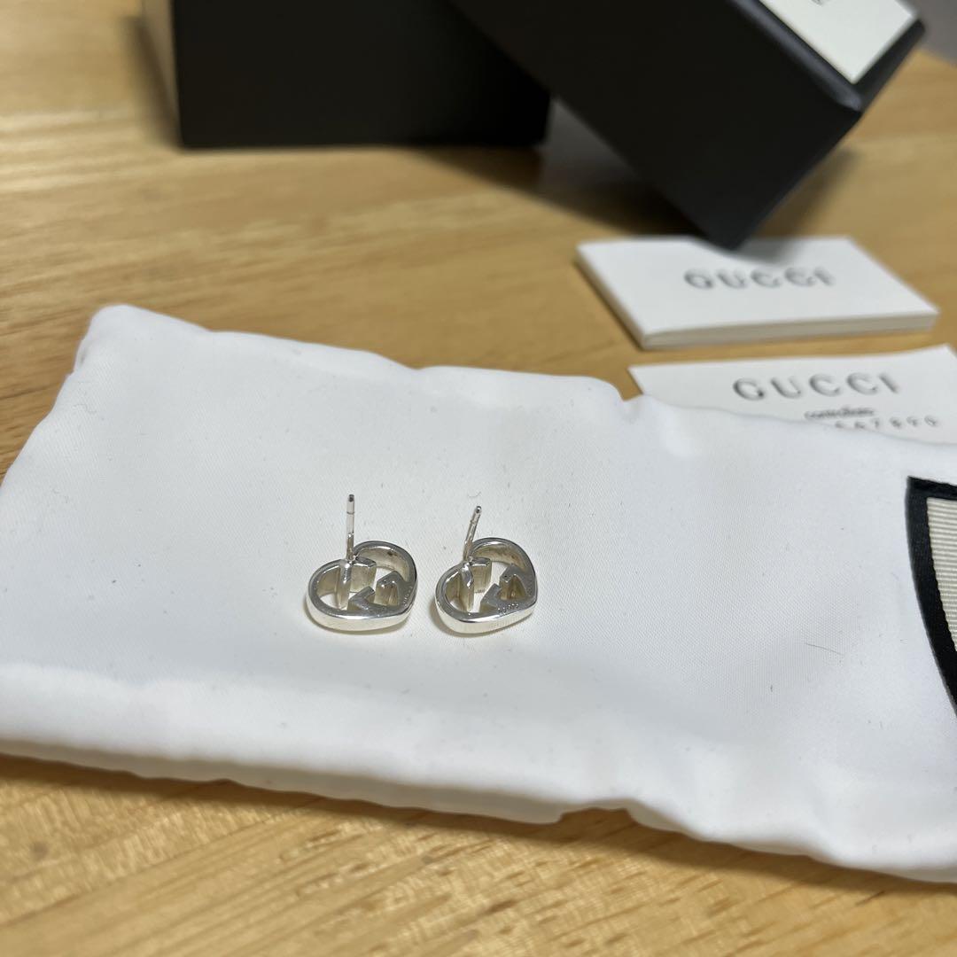 ぞろ　GUCCI ハート　インターロッキングピアス　シルバー