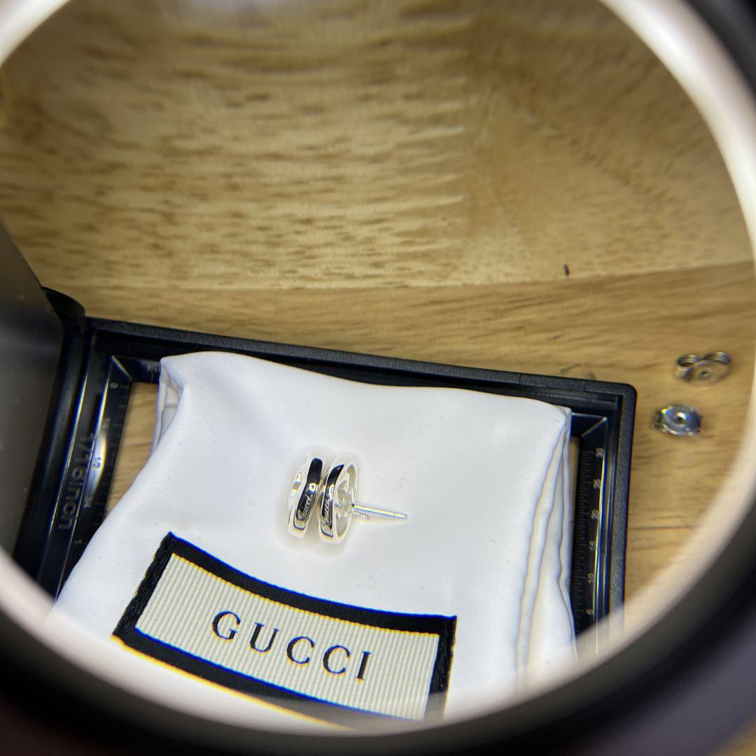 ぞろ　GUCCI ハート　インターロッキングピアス　シルバー