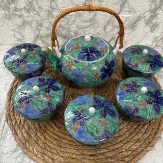青い花柄の茶道具セット