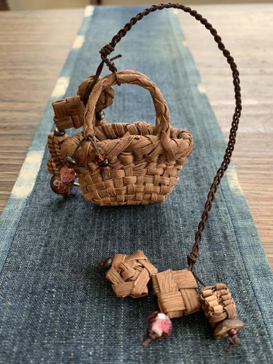 山葡萄の皮花結び編みチャームセット 品質が 山葡萄の皮花結び編みチャームセット チャーム - チャーム