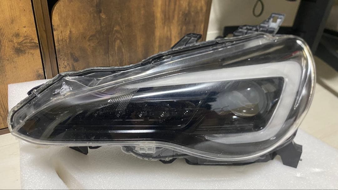 ZC6 後期BRZヘッドライト左右セットやや傷や汚れあり