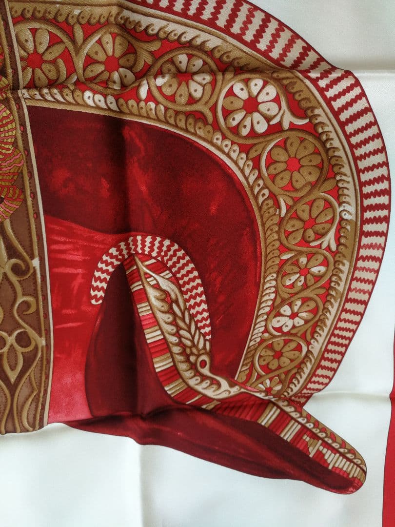 エルメス HERMES スカーフ カレ90 モロッコの儀式用鞍 エルメス HERMES スカーフ カレ90 モロッコの儀式用鞍