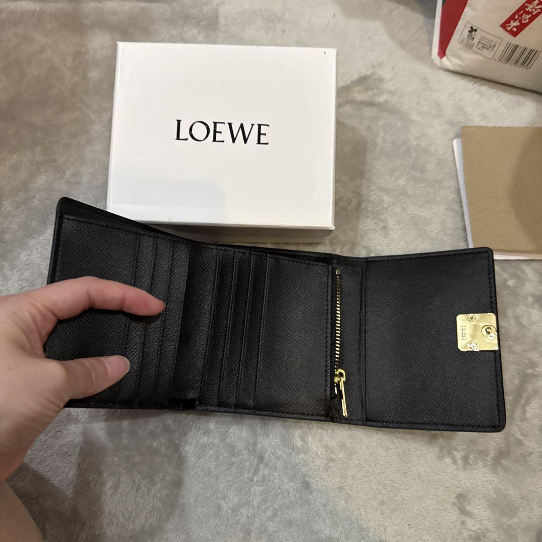 LOEWE ブラック 三つ折り財布 - メルカリ