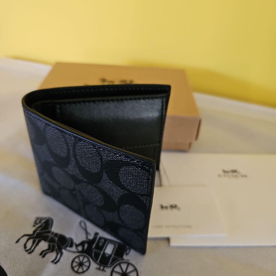 COACH 折り財布 新品 ポケットに収まるサイズ