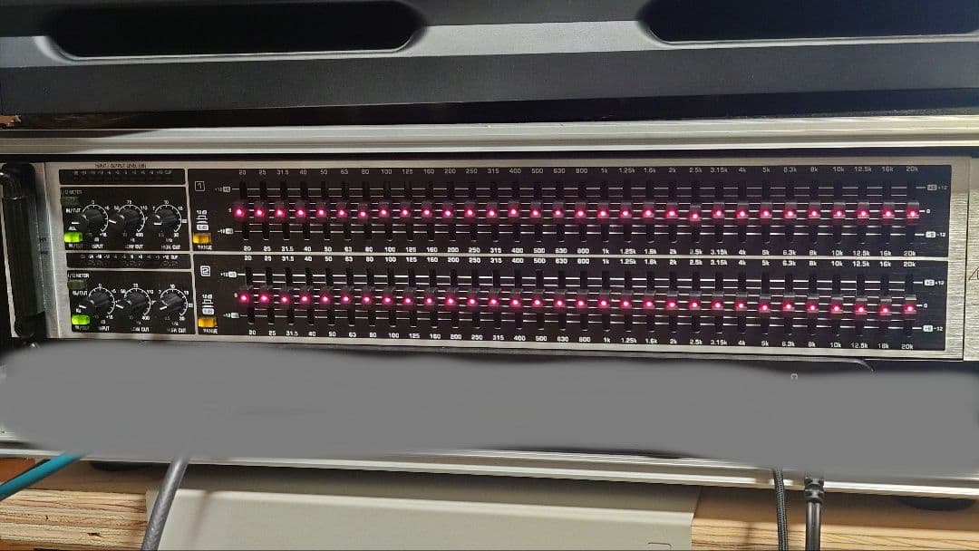 BEHRINGER ベリンガー GEQ3102 グラフィックイコライザー目立った傷や汚れなし