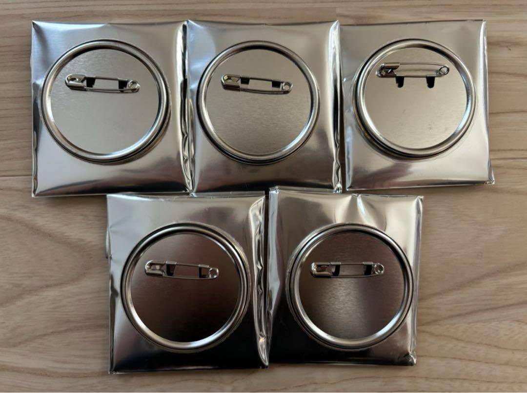 鬼滅の刃 レリーフメタル缶バッジ 未開封1BOX - メルカリ