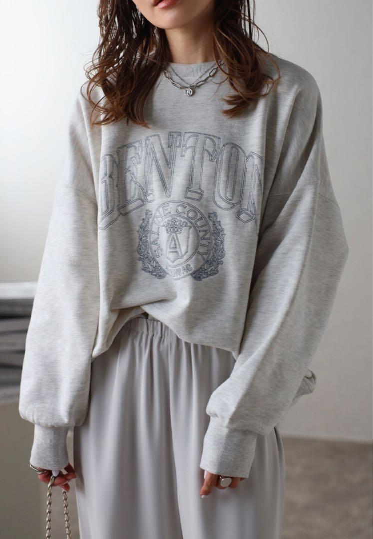ロゴ刺繡 ボンジュールサガン 白抜きカレッジロゴ刺繍BIGスウェット