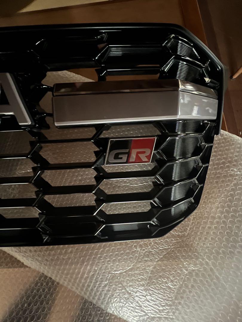 ランクル300 GRグリル　中古