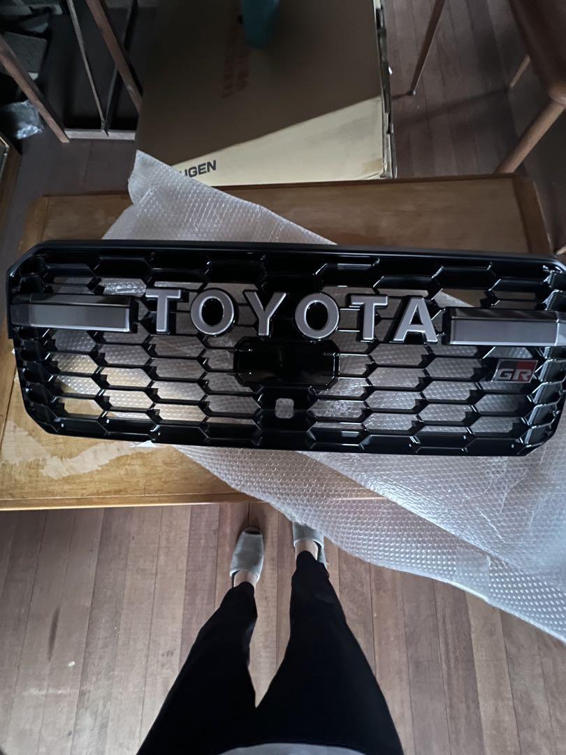 ランクル300 GRグリル　中古