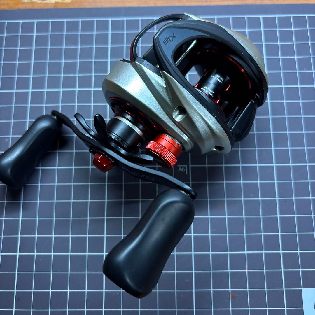 アブ Abu レボ5 STX LP-L REVO5替えスプール2個付き アブ Abu レボ5 STX LP-L REVO5替えスプール2個付き
