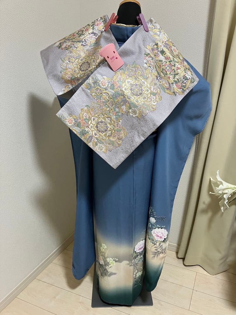 未使用品 しつけ糸 上品くすんだ青灰色 正絹振袖 全て揃ったフルセット Mサイズ 未使用品 しつけ糸 上品くすんだ青灰色 正絹振袖 全て揃ったフルセット Mサイズ