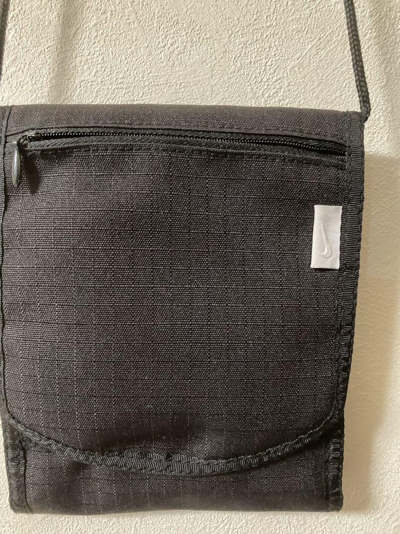 Nike サコッシュ とてもスタイリッシュな薄型サコッシュです♪ 美品 画像2