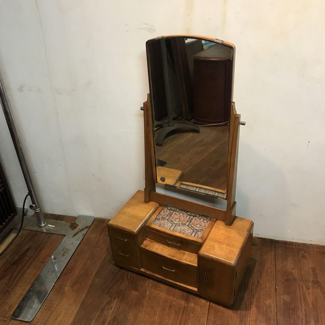 ヴィンテージ　木製　鏡台　ドレッサー　レトロな　しっかりとしたつくり　雰囲気ある